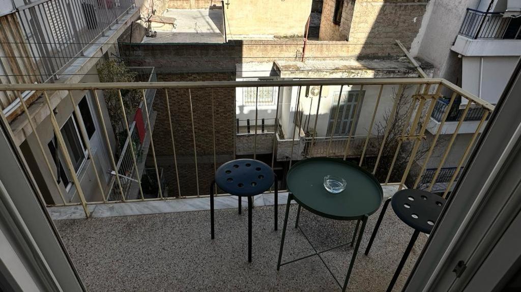 Minimal Apartment Next To The Center Атина Екстериор снимка